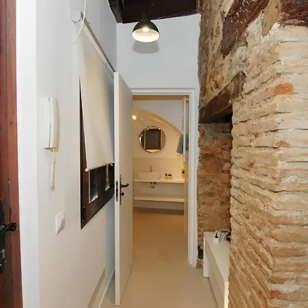 Apto Medieval - Parking Gratis Апартаменты